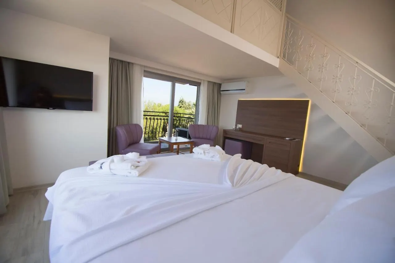 Neopol Hotel Kuşadası 3*,